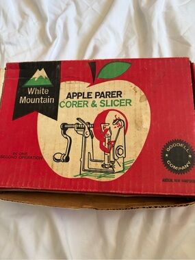 Vintage White Mountain No3 Apple Parer, Corer  Slicer  Green with Box and Manual
